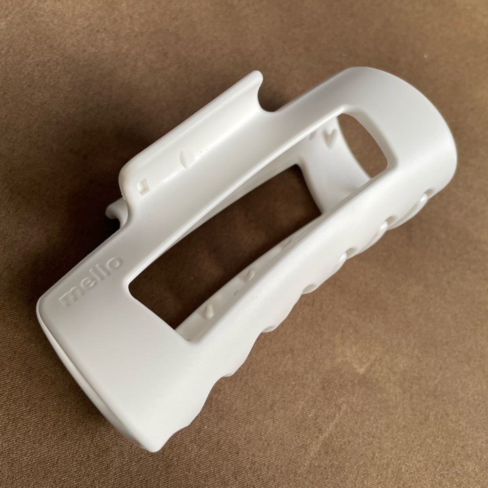 NWT Mello Cloud Clip Retail $27 Color - Marshmallow